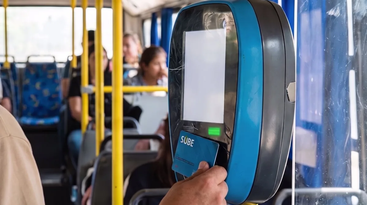 Fallas en la tarjeta SUBE impiden cargar saldo en la app, ventanillas y máquinas de estaciones