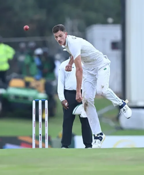 LIVE: Proteas let early LBW chance slip by after failing to review umpire's on-field decision