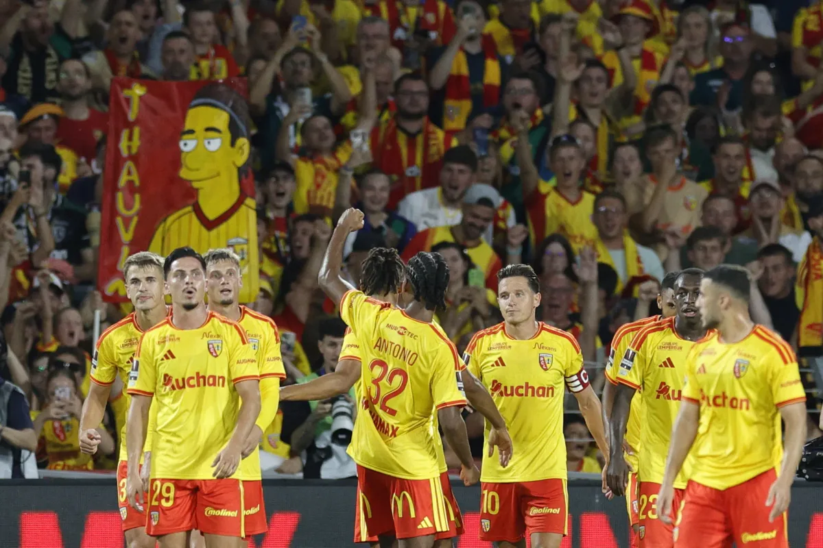 Lens vence PSG e conquista Supercopa da França pela primeira vez