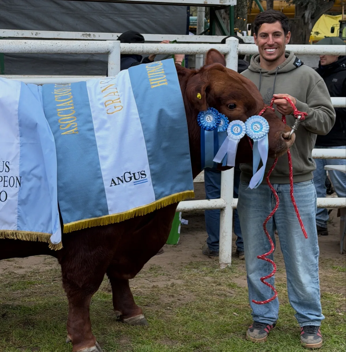 Nicolás Cavigliasso, campeón del Dakar, logró el Gran Campeón Macho y Mejor Macho a Bozal: “Tengo dos pasiones”