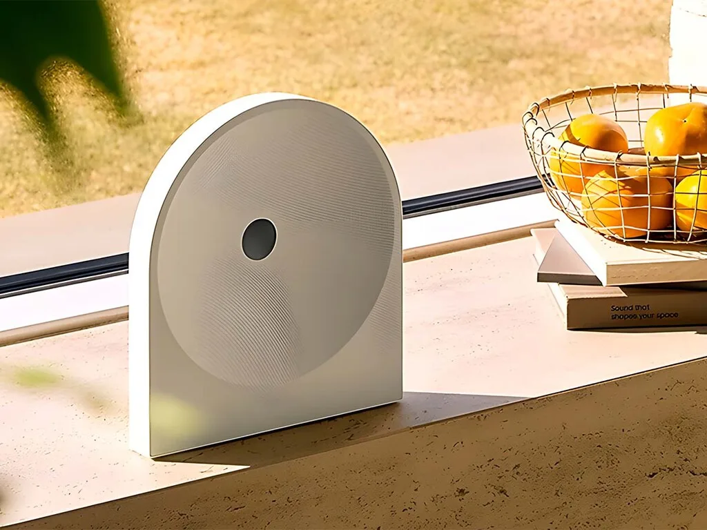 Una bocina futurista con aspecto de diseñador y sonido 3D, y otra con sonido cinematográfico. Las nuevas apuestas de Samsung en México