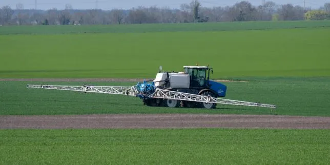 Pesticides : la communauté scientifique alerte sur un « dangereux recul » en Europe