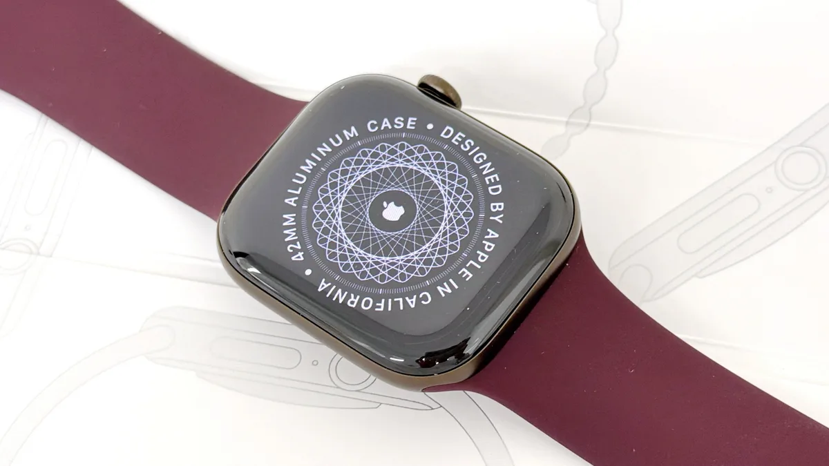 Apple Watch Series 12開封の儀＆フォトレビュー、ヘルスセンシングシステムが新しくなって健康トラッカーとして進化