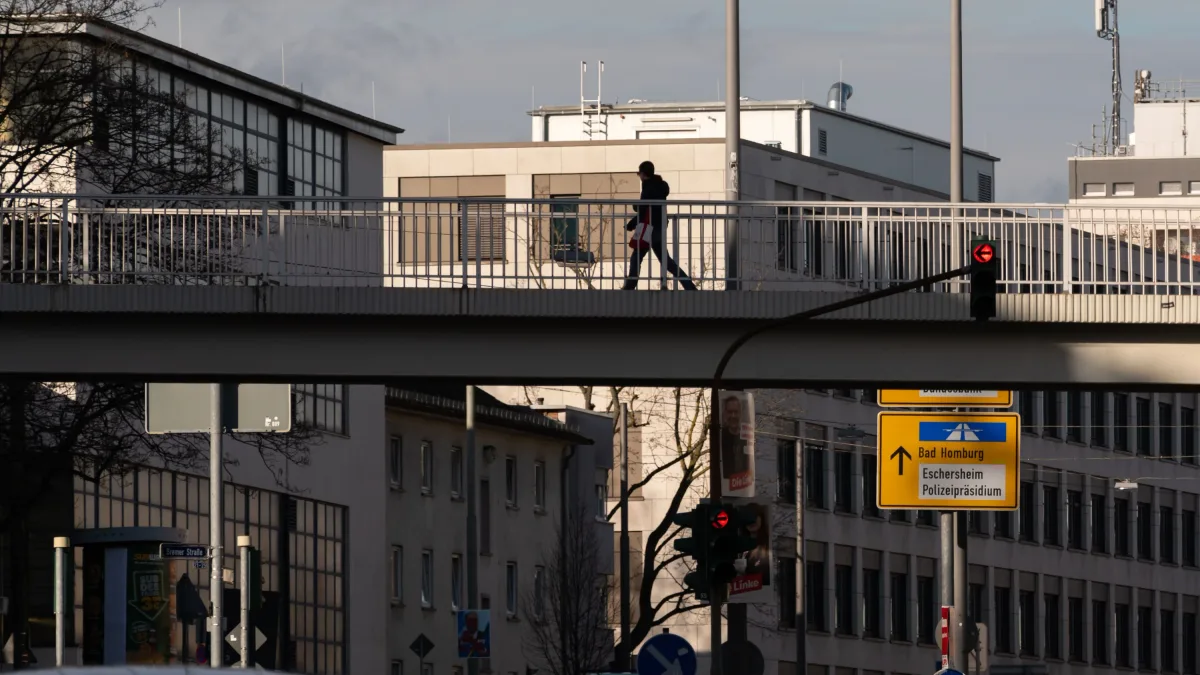Brücke in Frankfurt: Den Schatz im Garten kann man von jetzt an vergessen