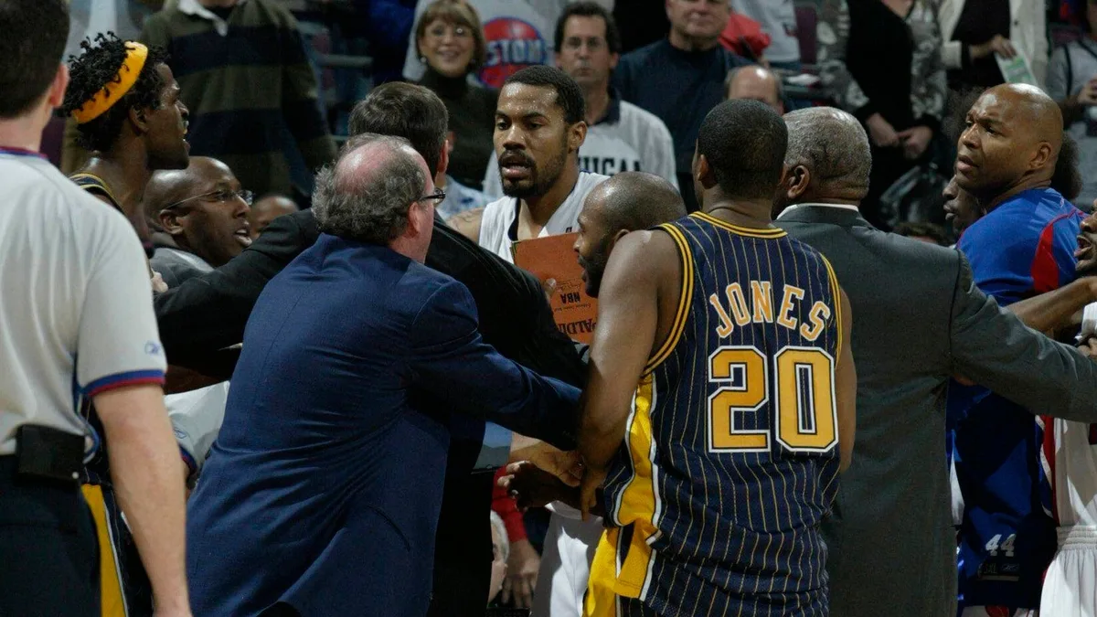 Malice at the Palace: la noche en que un vaso de cerveza desató la pelea más violenta en la historia de la NBA
