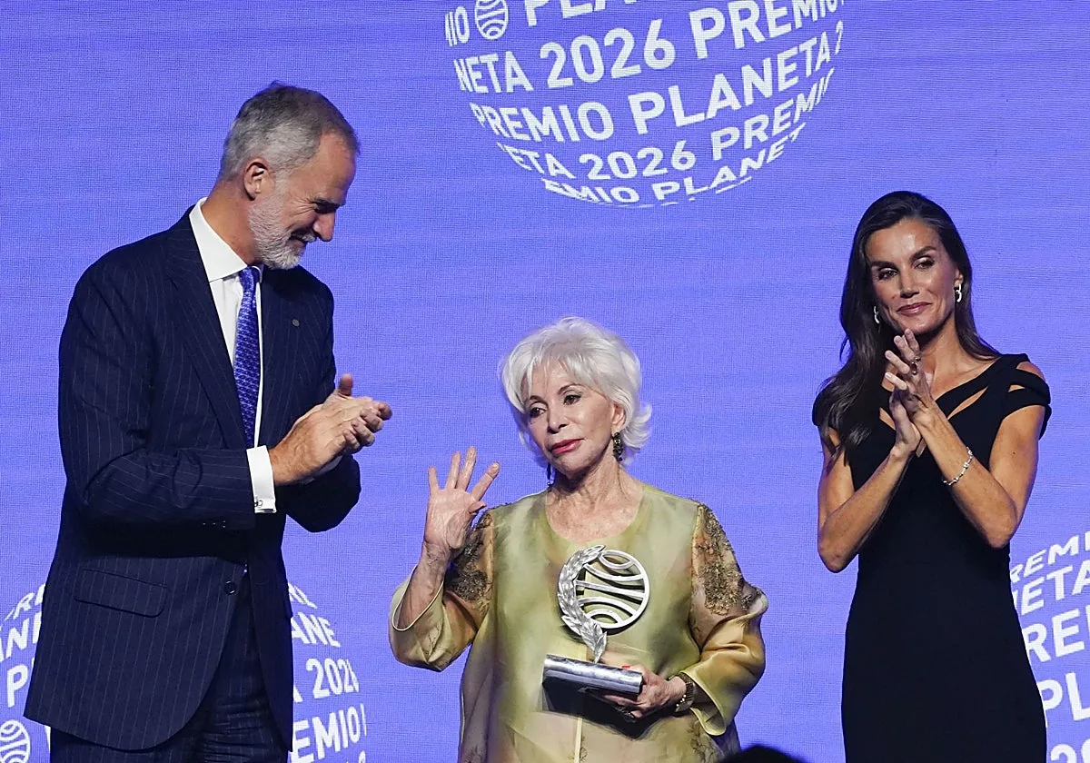 El nuevo vestido de la Reina Letizia para entregar el Premio Planeta ya lo llevó Juana Acosta en la alfombra roja