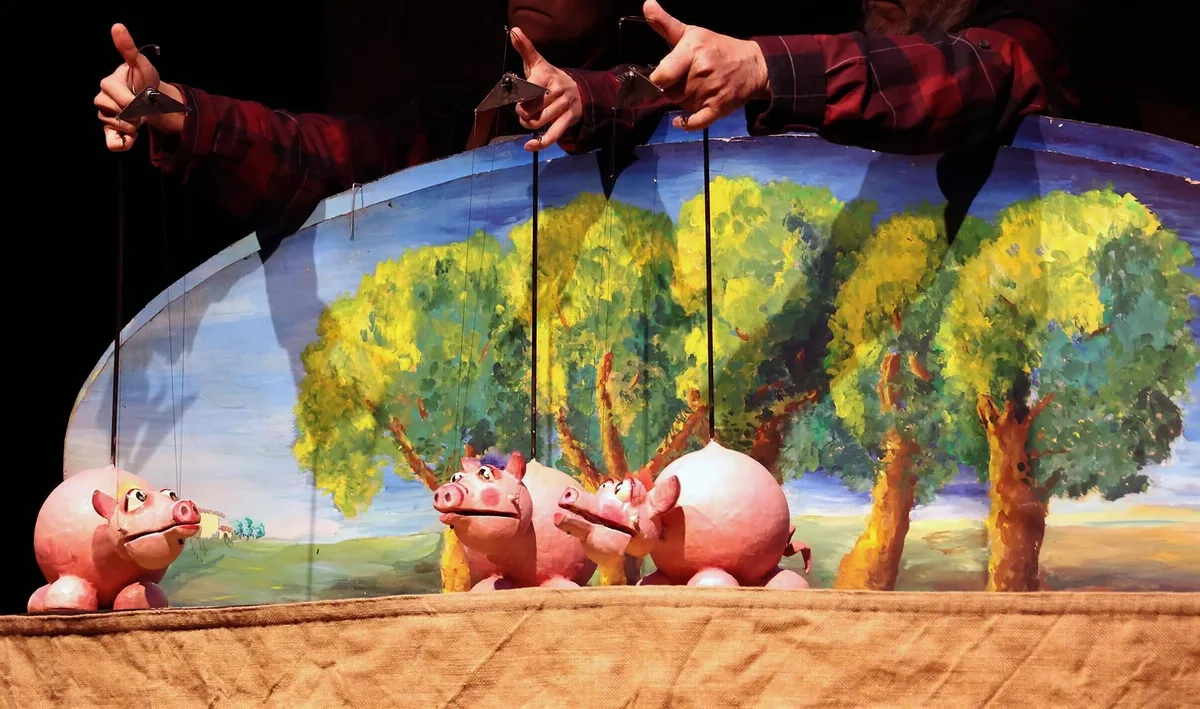 'Los tres cerditos' levantan este domingo el telón de una nueva temporada en el Teatro Arbolé