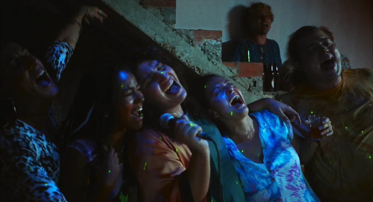 “Morte e Vida Madalena” transforma caos do cinema em comédia