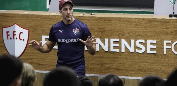 Casagrande: Hulk erra tudo no Fluminense e a culpa é do Zubeldía?