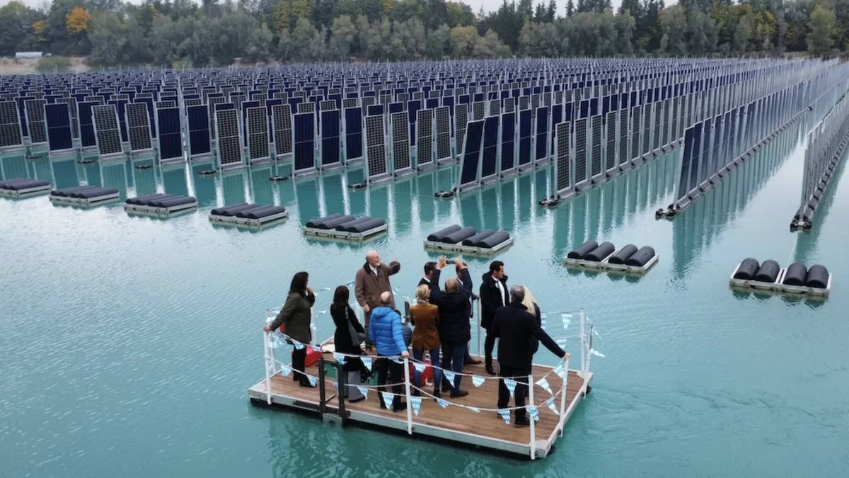 China arroja un nuevo tipo de panel solar al mar y descubre que produce energía incluso a 10 metros de profundidad