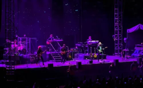 Alan Parsons celebra 50 años de trayectoria en el Velódromo; entre lluvia y frío, el público se dio cita al recinto