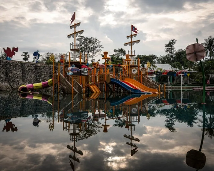 An eerie trip inside Thailand’s oldest amusement park, deserted after flooding