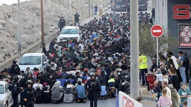 Crisis de Ceuta, última hora en directo: situación con Marruecos, noticias sobre los migrantes y todas las reacciones en vivo