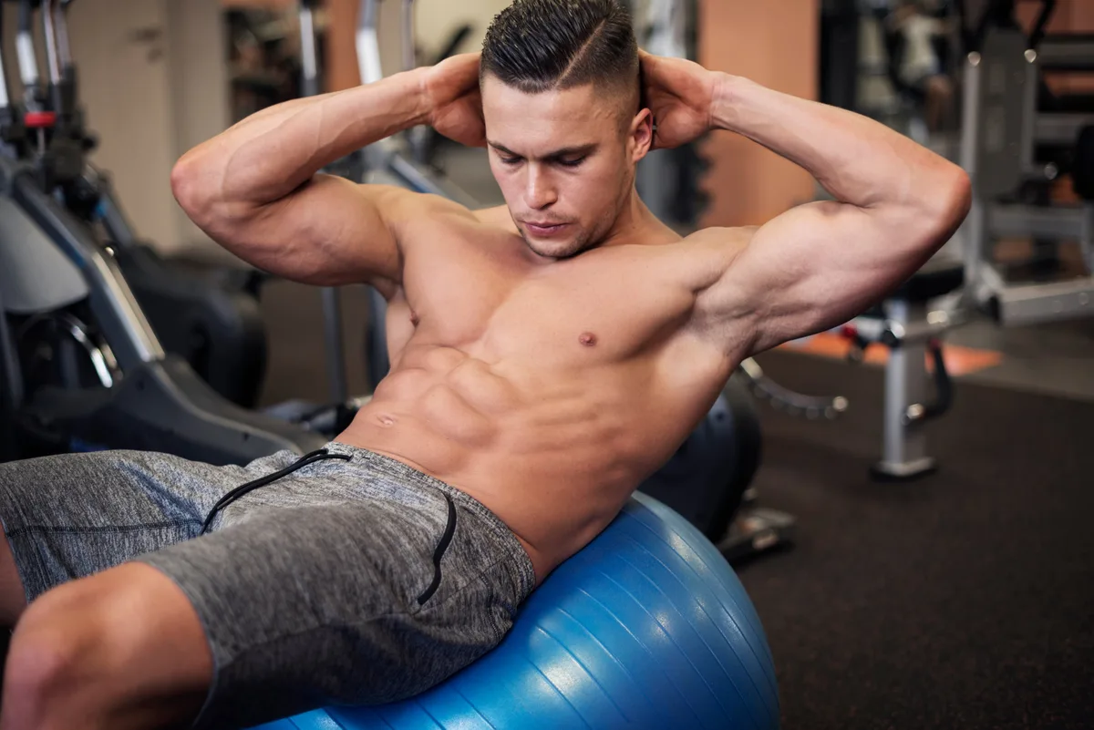 Los cinco ejercicios clave para marcar y fortalecer los abdominales