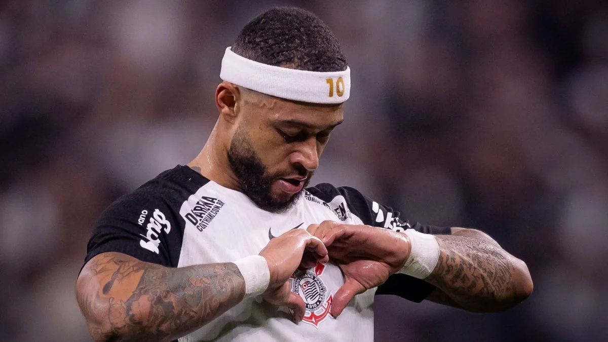 ‘O propósito não se encerrou’: Corinthians anuncia renovação de Memphis Depay; veja o salário