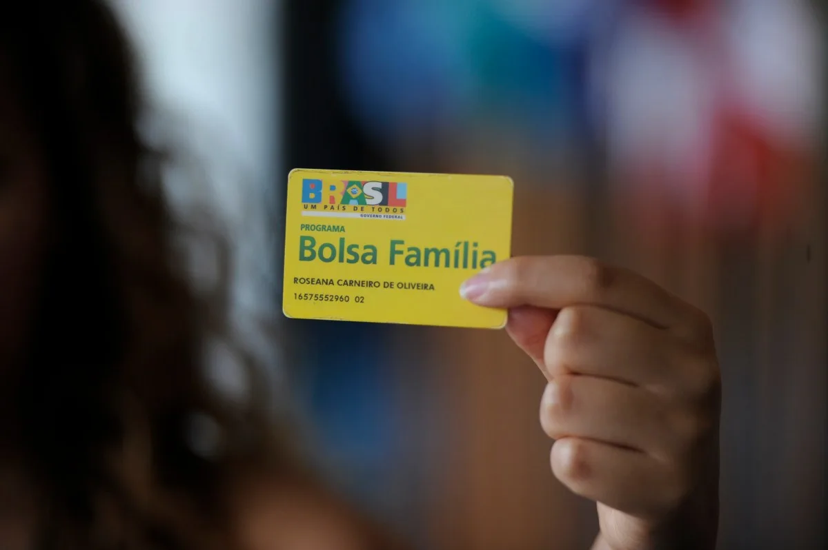 Bolsa família : Entre a recomposição e o cálculo eleitoral