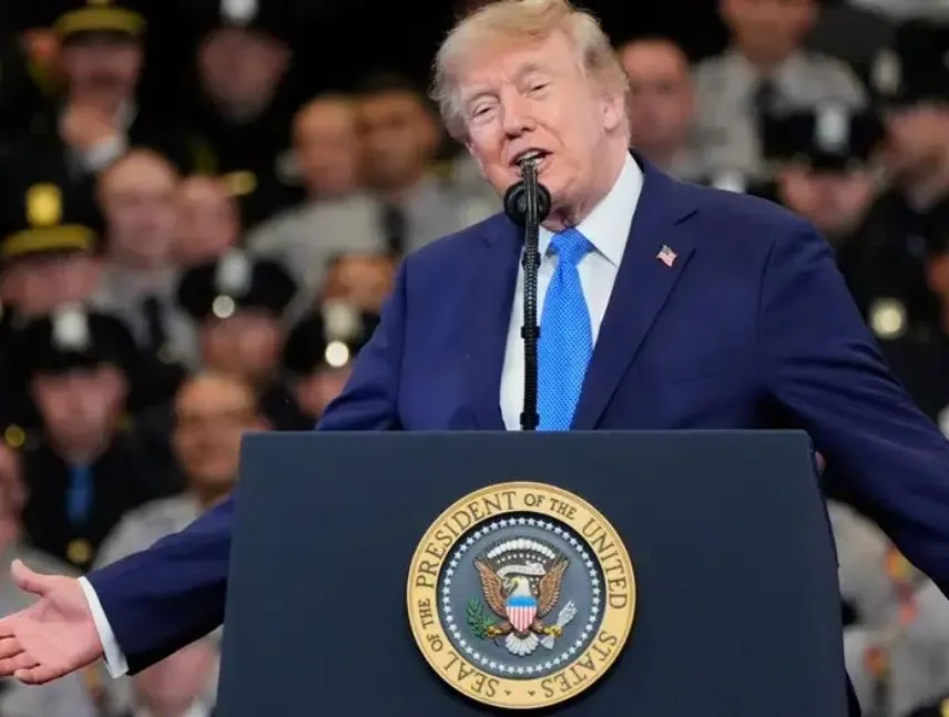Trump amenaza a Irán con golpe severo si responde a ataques