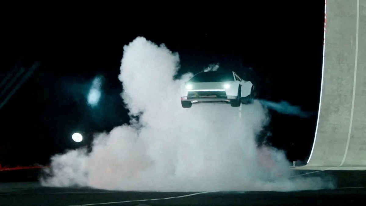 El nuevo Tesla Roadster 'volador' es puro truco y vapor