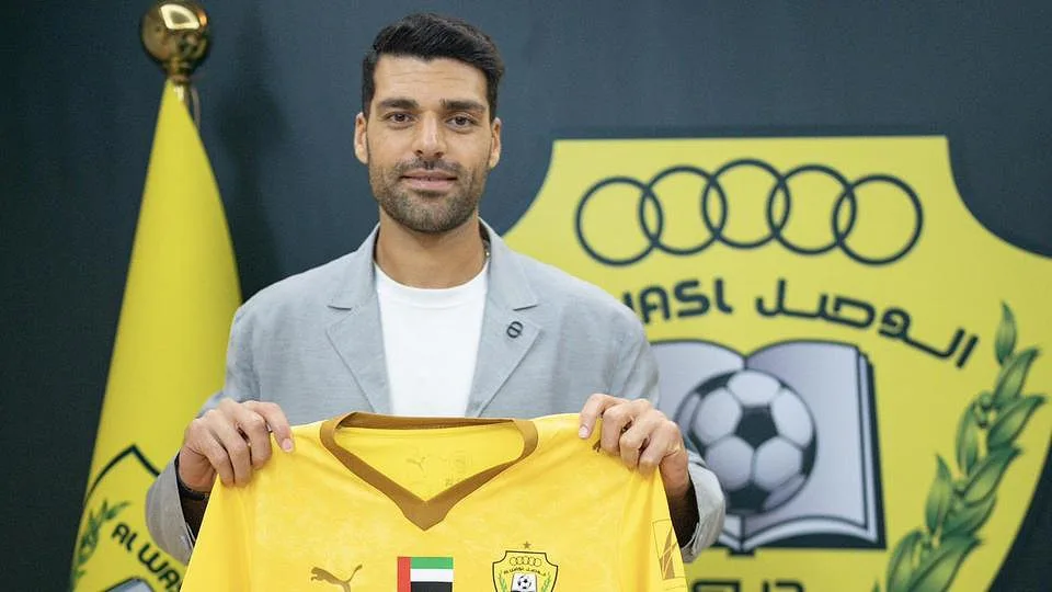 Mercado oficial: Taremi deixa a Europa e encontra treinador português