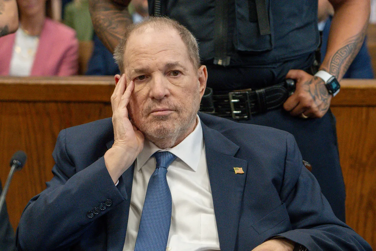 Harvey Weinstein é condenado a 15 anos de prisão por agressão sexual