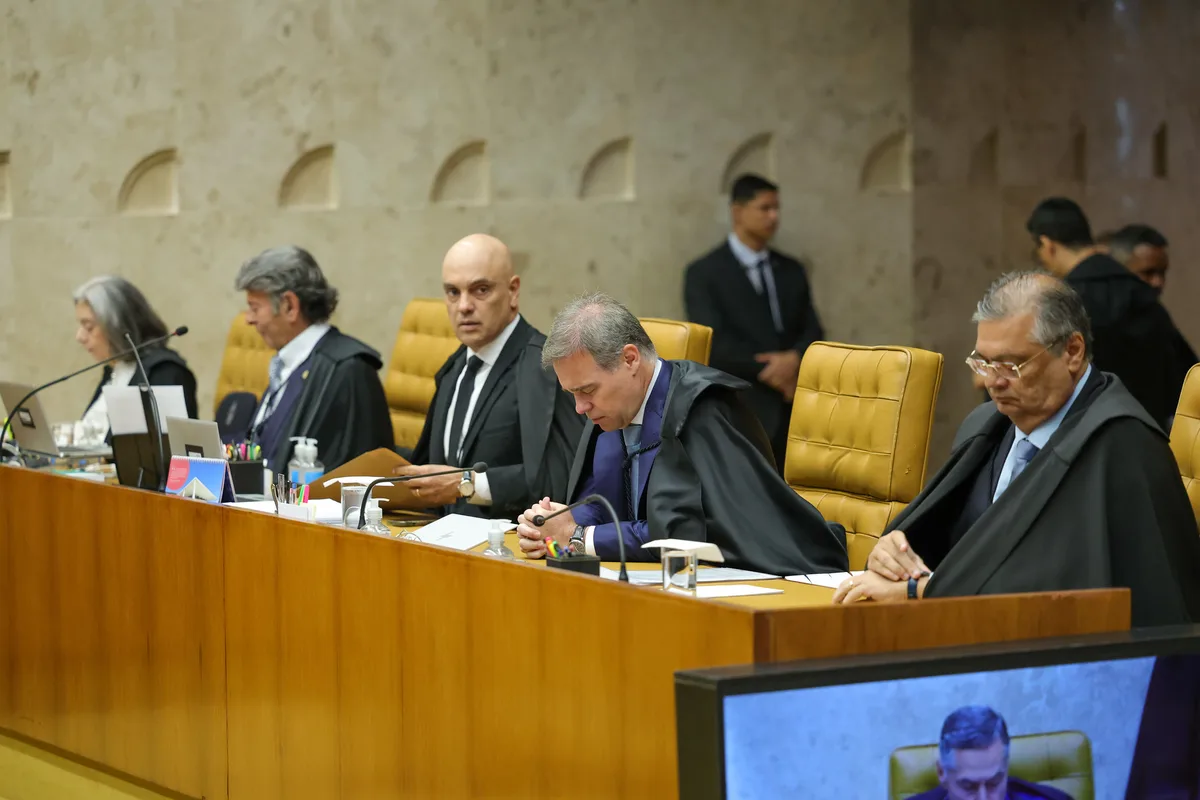 PF entrega íntegra de celular de Vorcaro a Fux e Mendonça