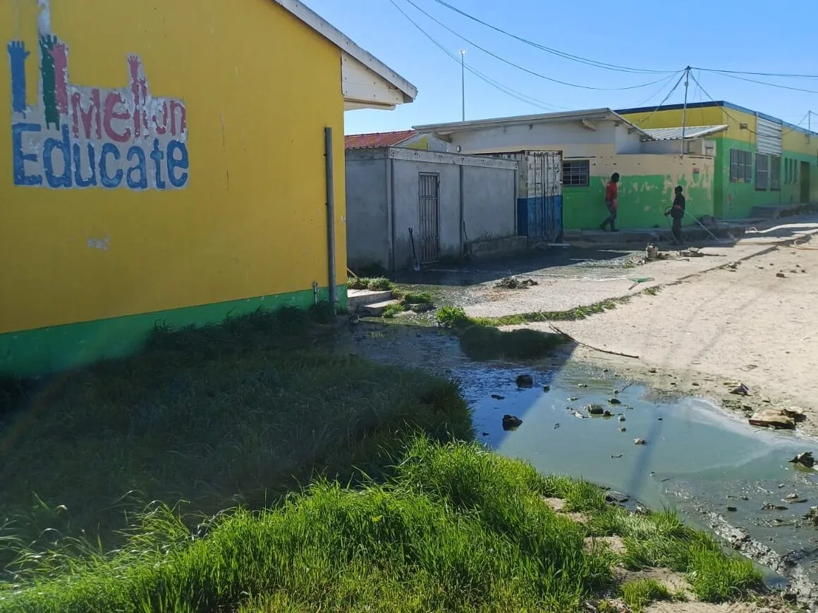 Khayelitsha pupils sent home as sewage floods school