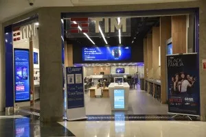 TIM (TIMS3) anuncia R$ 515 em proventos e cancelamento de ações