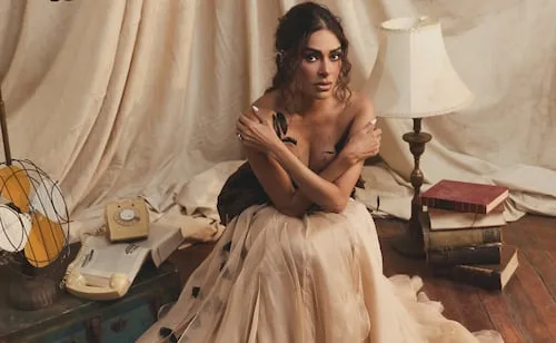 Galilea Montijo derrocha elegancia en LCDLFMX con vestido de Raquel Orozco