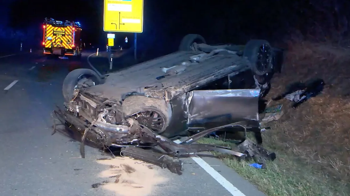Crash und Verhaftung in Mannheim - Drogen-Mercedes überschlägt sich auf Landstraße