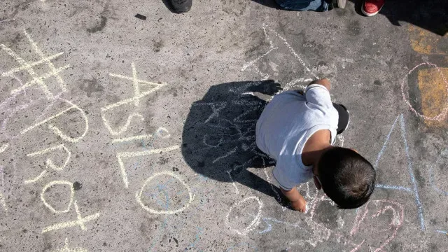 Crianças e jovens com Covid Longa correm risco de perder percurso escolar