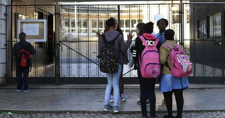 Escolas. 2.650 horários por preencher perto do início do ano