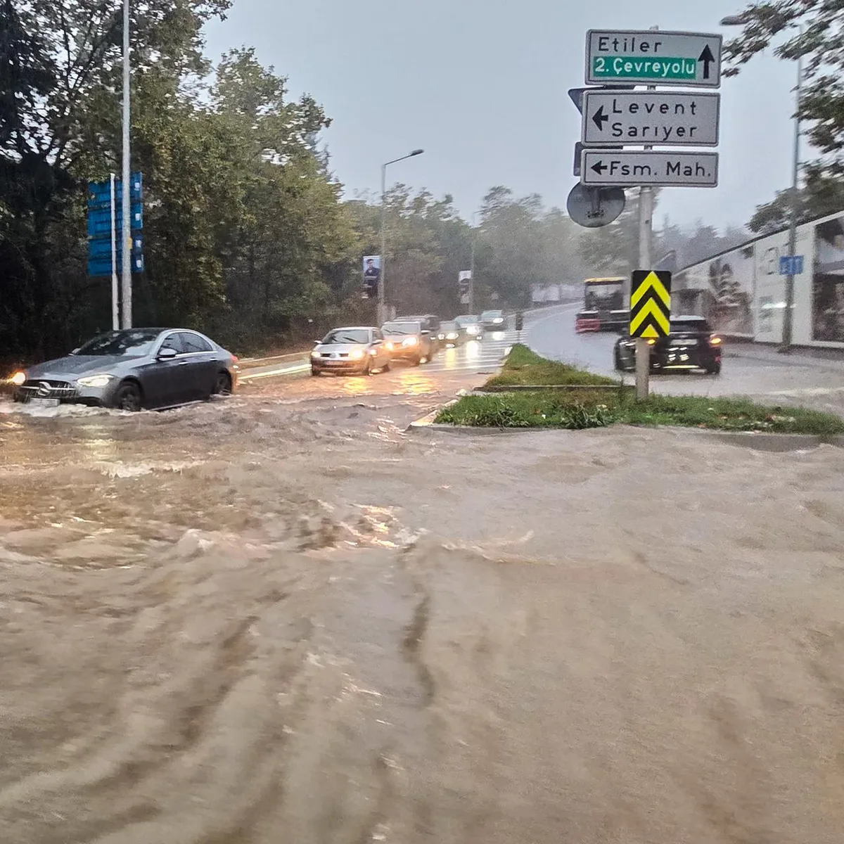 Nach starkem Regen - Mindestens zwei Tote bei Überschwemmungen in Istanbul