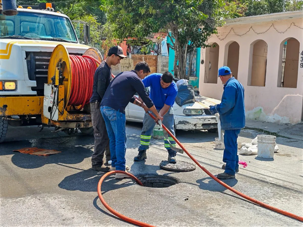 Refuerza EMAS atención a drenajes y tomas domiciliarias en Ramos Arizpe