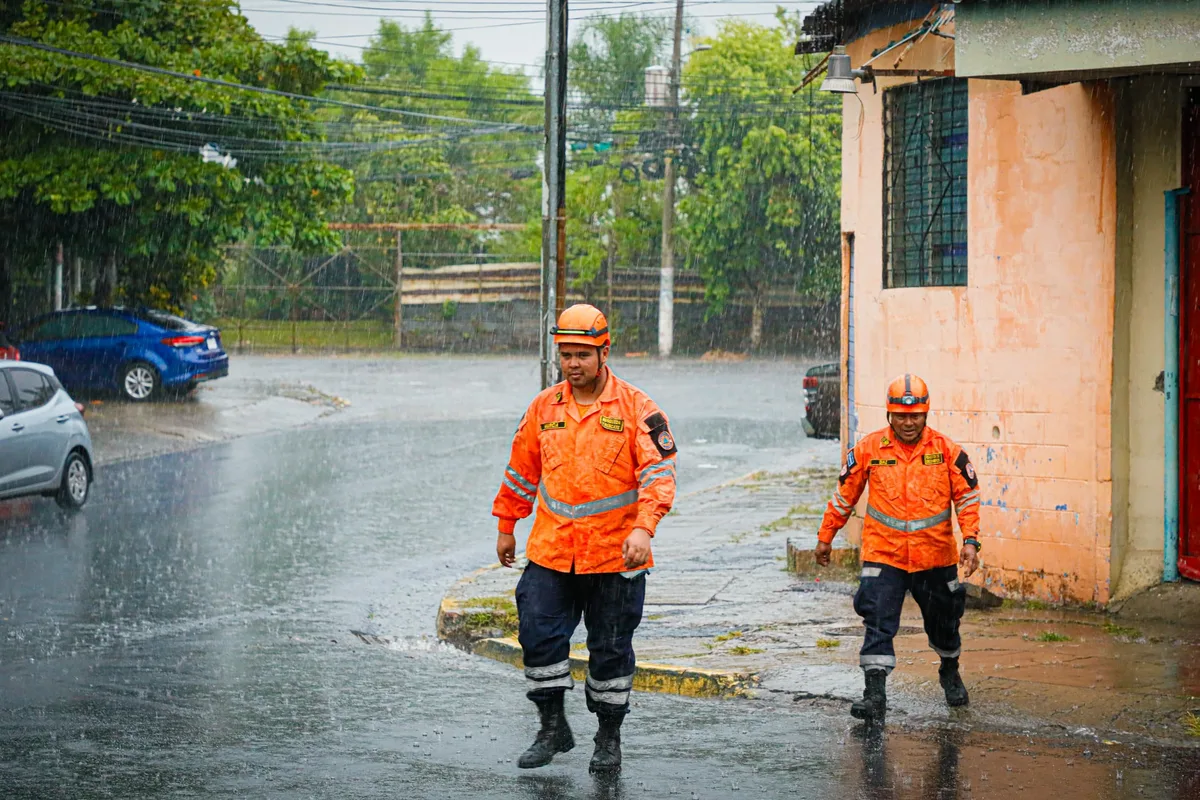 Lluvias y tormentas continuarán en El Salvador por el ingreso de humedad desde el Caribe