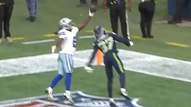 Cowboys’ Brown stretches out for insane one-handed TD grab