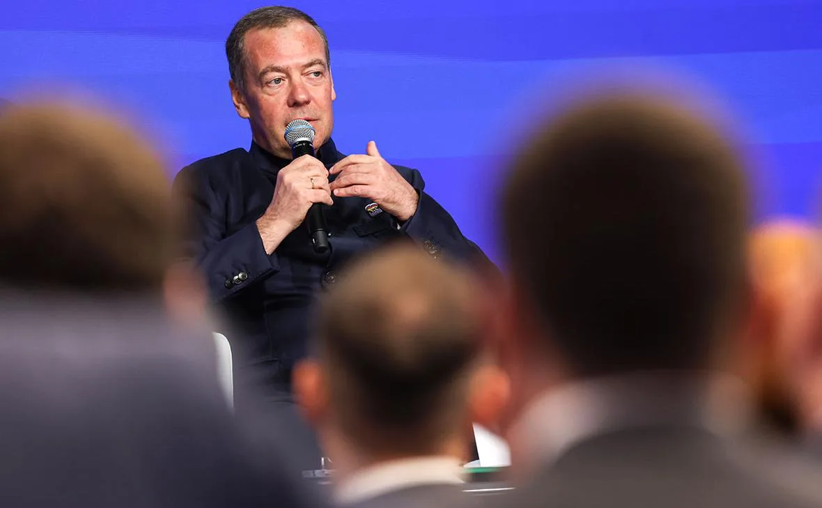 Медведев заявил, что Россия справится с последствиями атак на регионы