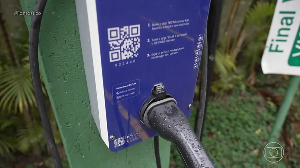 Mais carros elétricos levam carregadores para o centro da disputa em condomínios