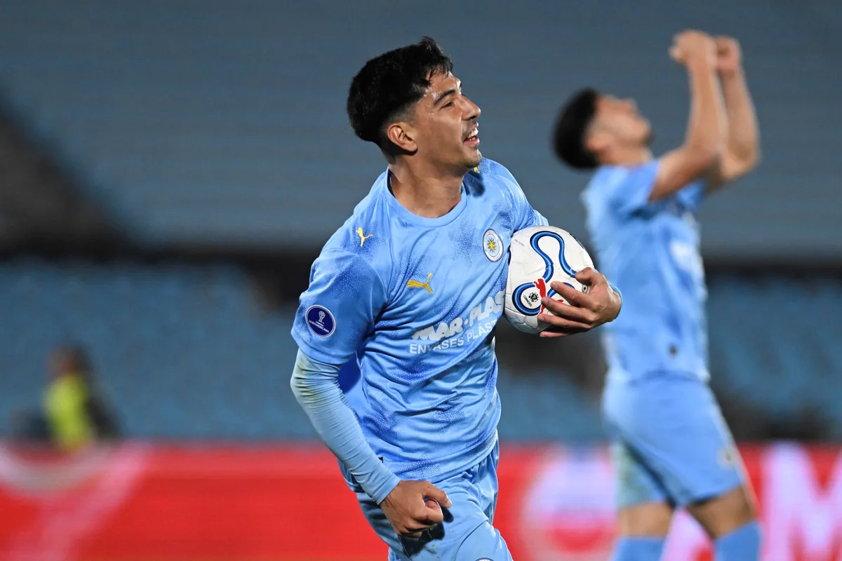 Artilheiro e destaque do City Torque, Salomón Rodríguez liga alerta no Galo