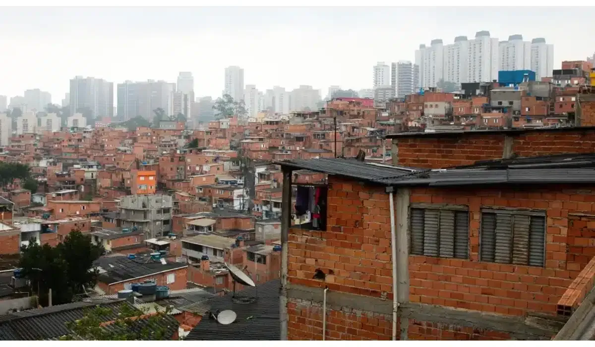 Governo Lula reduz desigualdade, mas fosso entre 1% de ricaços e 50% dos mais pobres persiste, diz estudo