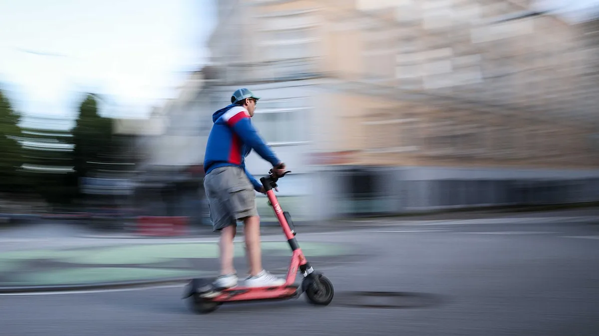Unfälle mit E-Scootern: "Jeder Helm ist eine Hilfe"