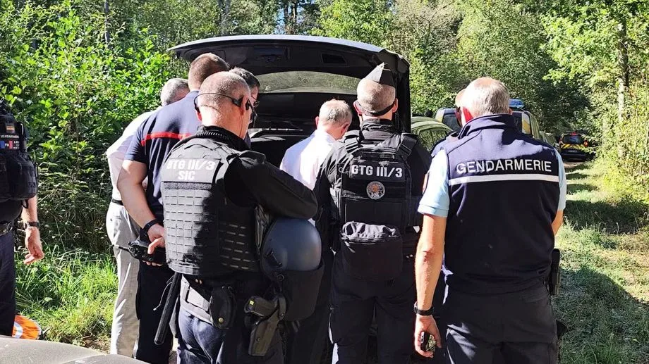 Quelque 200 gendarmes mobilisés, des affrontements et six blessés légers : la free-party près de Falaise dispersée