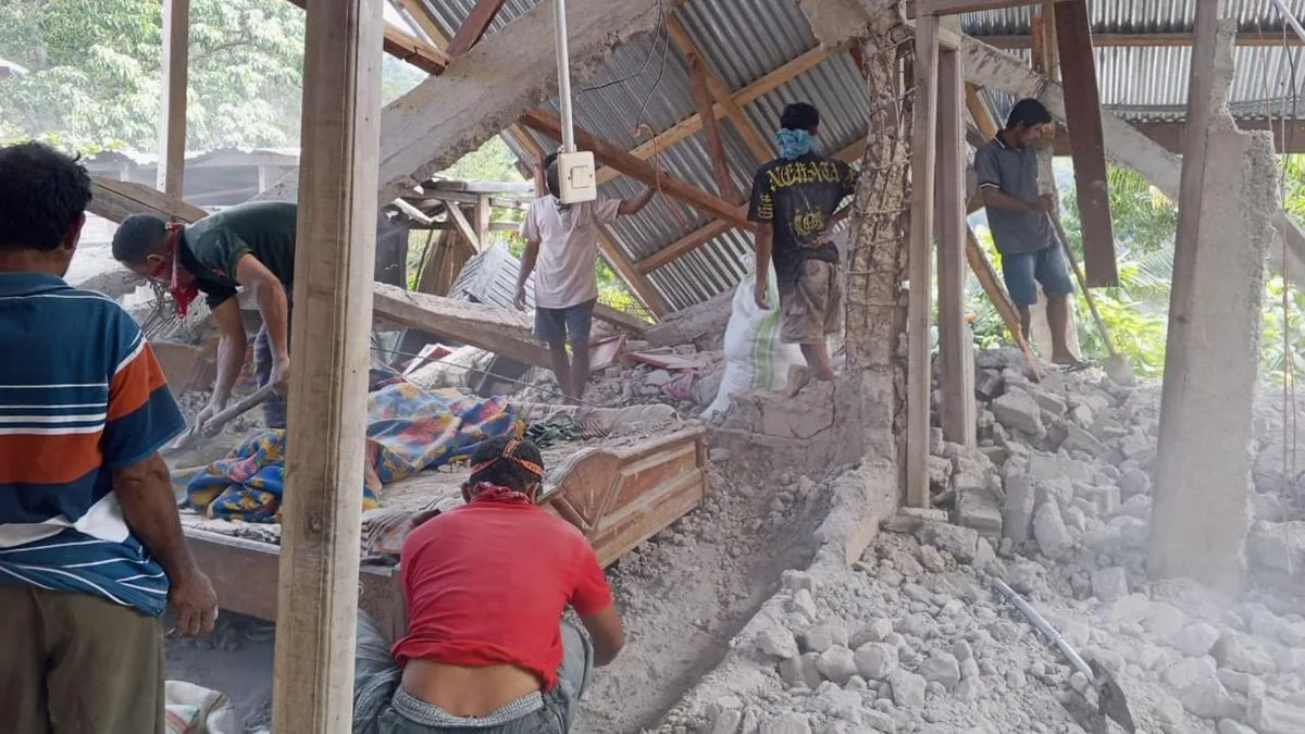 Magnitude 7.7 earthquake strikes off Indonesia’s coast, killing at least 47 and toppling buildings