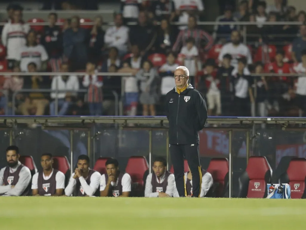 Após eliminação para o Boca e vitória sobre o Internacional, Dorival Júnior fala sobre a torcida do São Paulo: “Tenho um carinho muito grande pelo torcedor e só estou aqui por causa dessa torcida”