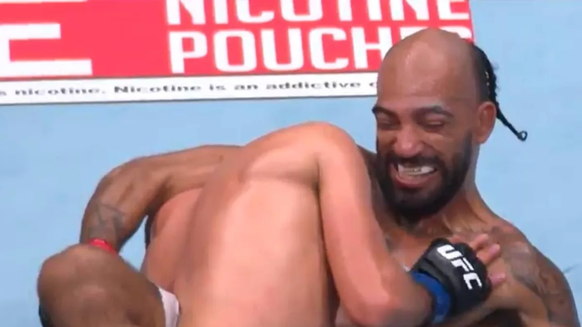 Charles Johnson pulls off rare Scottish Twister submission at UFC 330