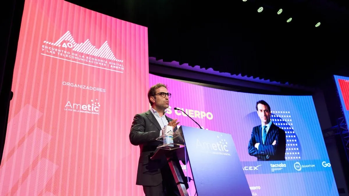 El Gobierno promoverá "un gran pacto social" tripartito para "repartir los beneficios" de la Inteligencia Artificial