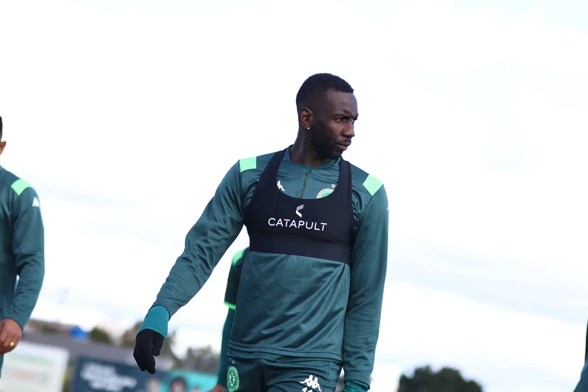 Bolasie evolui em recuperação de lesão no pâncreas, mas segue fora