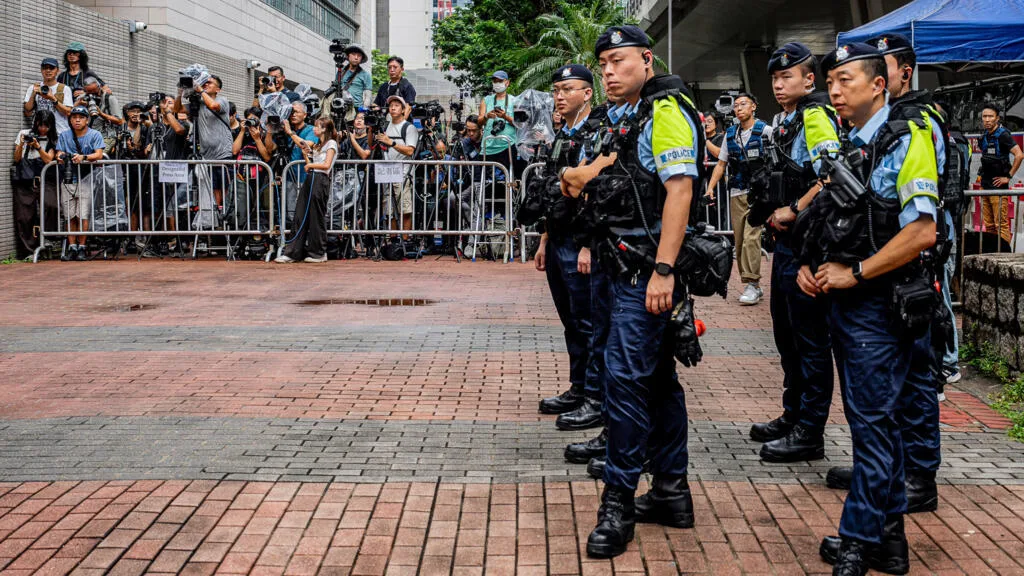Hong Kong : deux militants de la mémoire de Tiananmen reconnus coupables d'"incitation à la subversion"