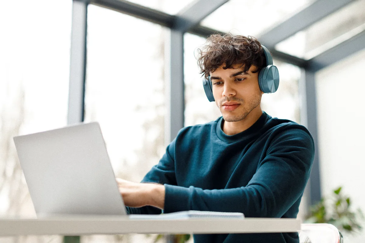 Una firma global lanza más de 60 cursos gratuitos sobre IA, marketing digital y redes sociales