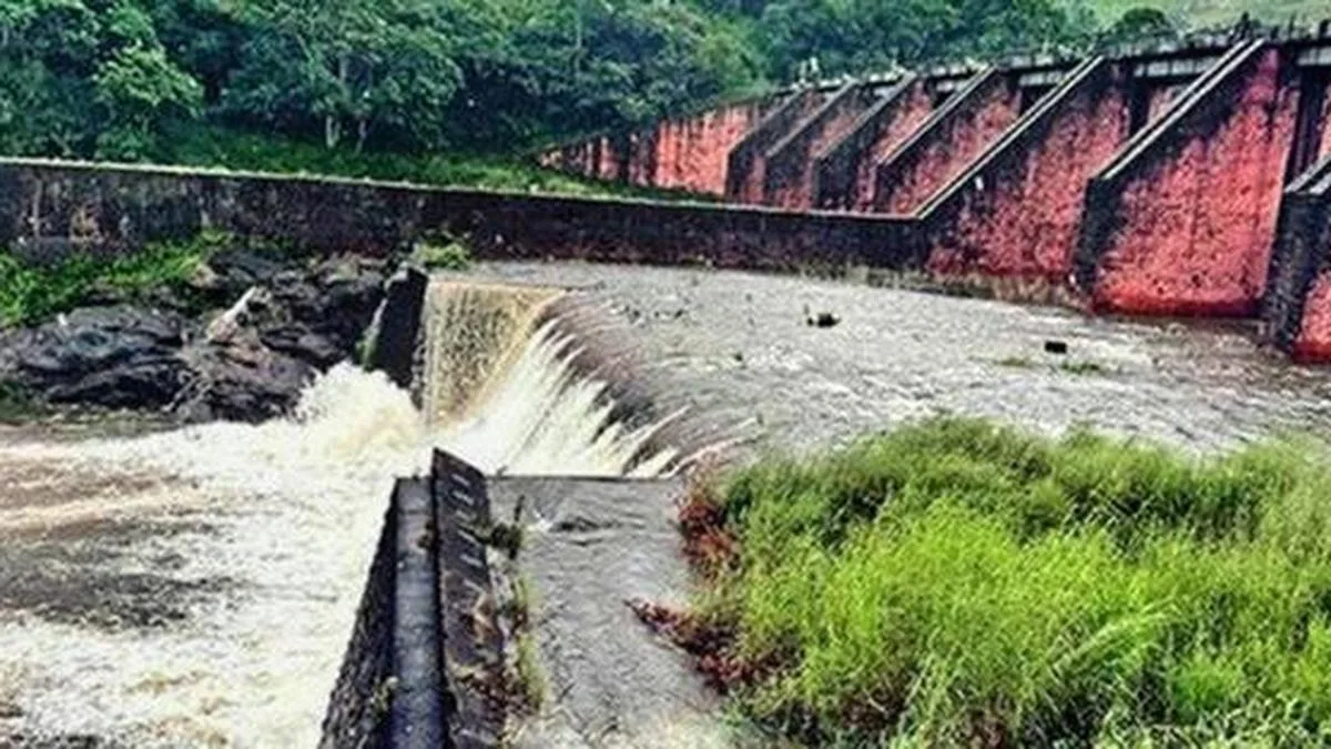 Water level in Mullaperiyar dam stands at 122.45 feet