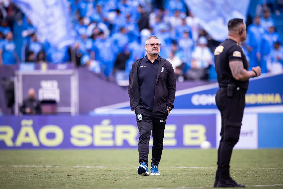 Com nova derrota, Micale admite situação "muito difícil" no Londrina
